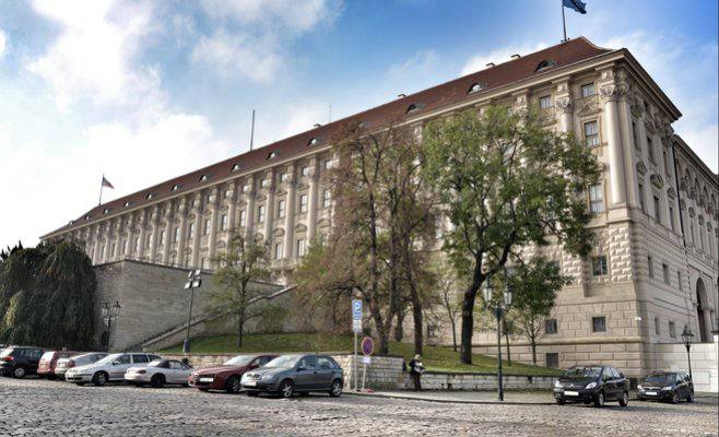 Россия и Чехия переходят к паритету с точки зрения количества сотрудников в посольствах