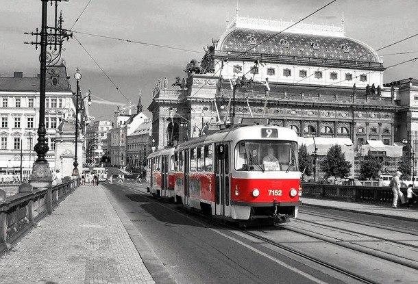 В трамваях Праги можно будет оплатить проезд бесконтактной банковской картой