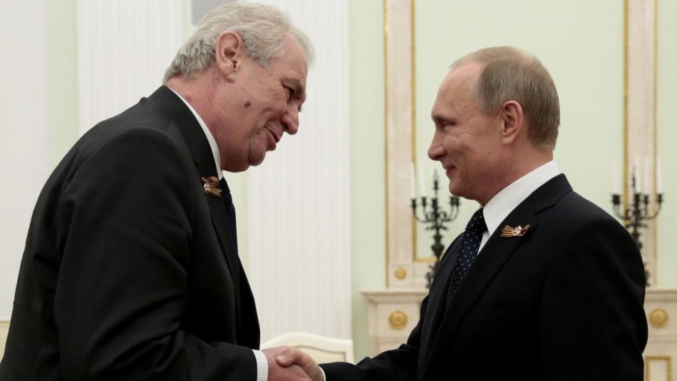 Путин пообещал прямые поставки вакцины Sputnik в Чехию