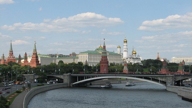 Вклейка визы в Москве